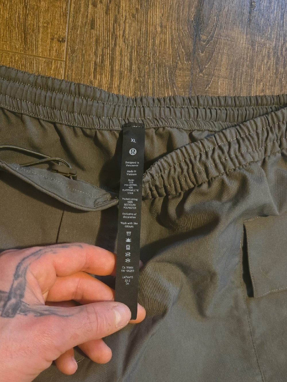 lululemon athletica Men’s Cargo Shorts in Olive Green